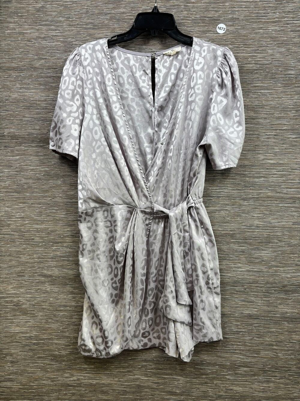Entro Leopard Jacquard Romper Womens Size M Gray Belted V Neck Short Sleeve